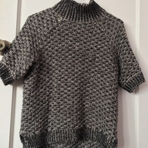 Turtle neck short sleeve knitted sweater